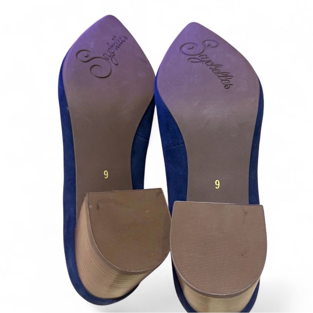 Navy blue suede block heel pumps. - Picture 4 of 7